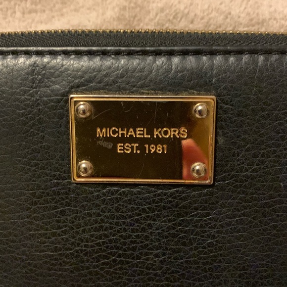 Michael Kors Continental zip around wallet - Picture 2 of 8